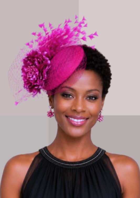 Coiffe de cérémonie fuchsia froid avec voilette | Cap-Chapeau