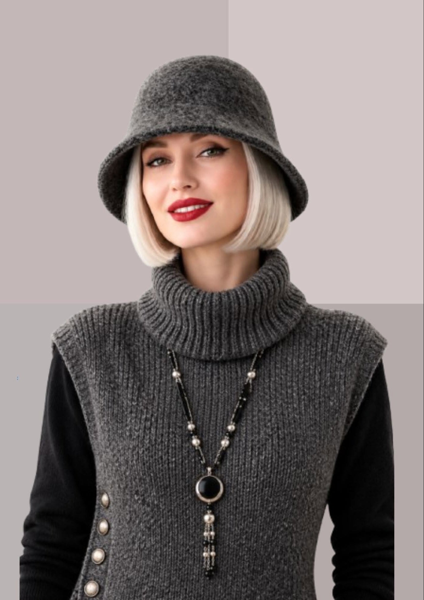 Bob femme chic gris, portrait en buste, forme enveloppante pour une élégance rétro | Cap-Chapeau