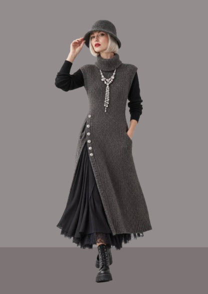 Bob femme chic gris, porté en pied, vue permettant d’apprécier les proportions du chapeau et son allure élégante | Cap-Chapeau