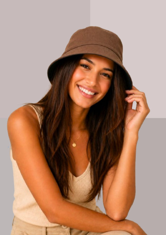 Chapeau bob reversible marron et noir et joli jeune femme type amérindien | Cap-Chapeau