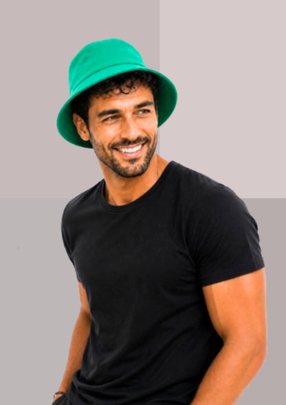 Bel homme avec bob vert | Cap-Chapeau