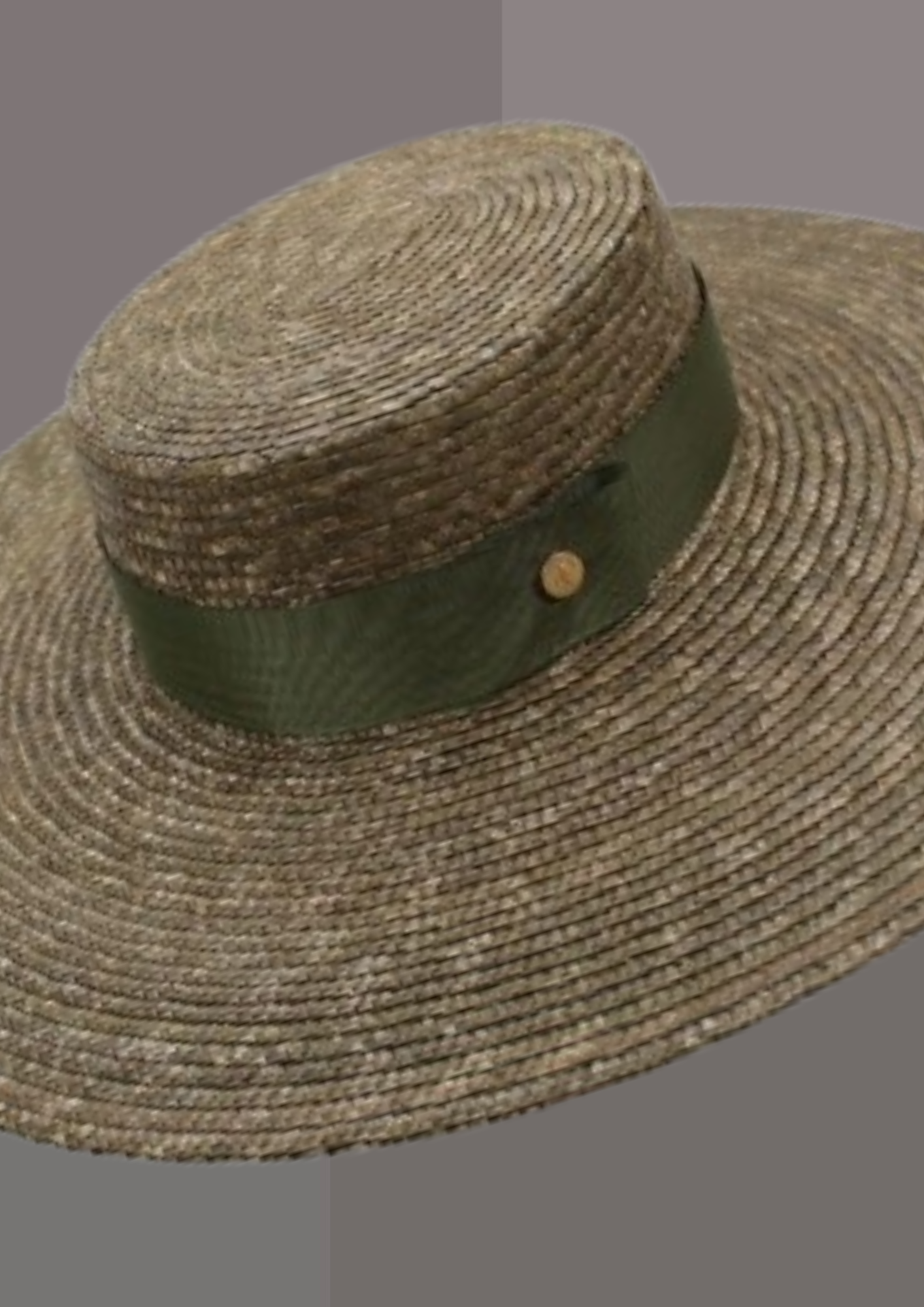 Gros plan sur le tressage du chapeau andalou femme vert militaire et son élégant ruban assorti | Cap-Chapeau