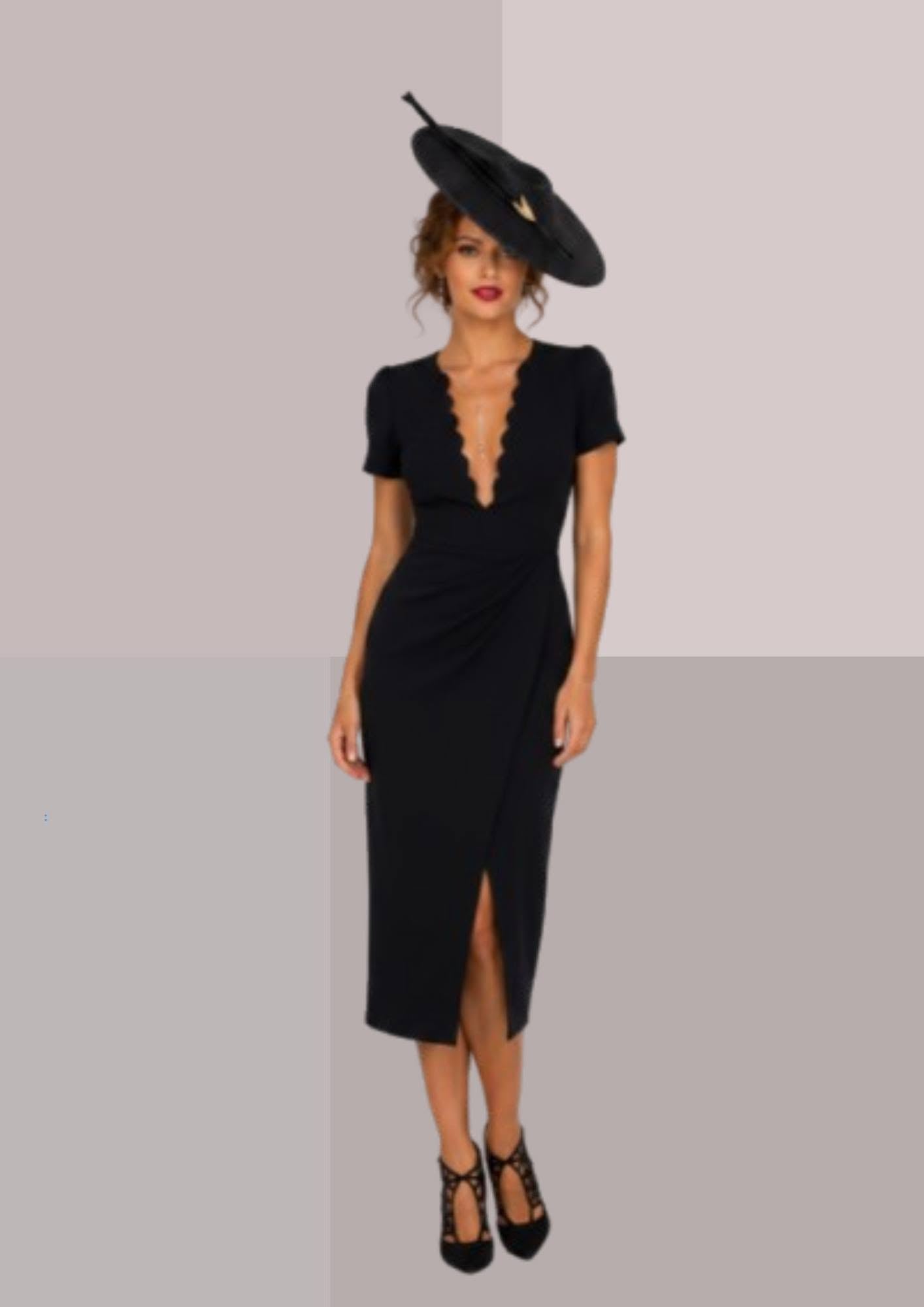 Chapeau noir de réception au design graphique, porté très incliné sur le côté pour une silhouette raffinée et contemporaine. | Cap-Chapeau