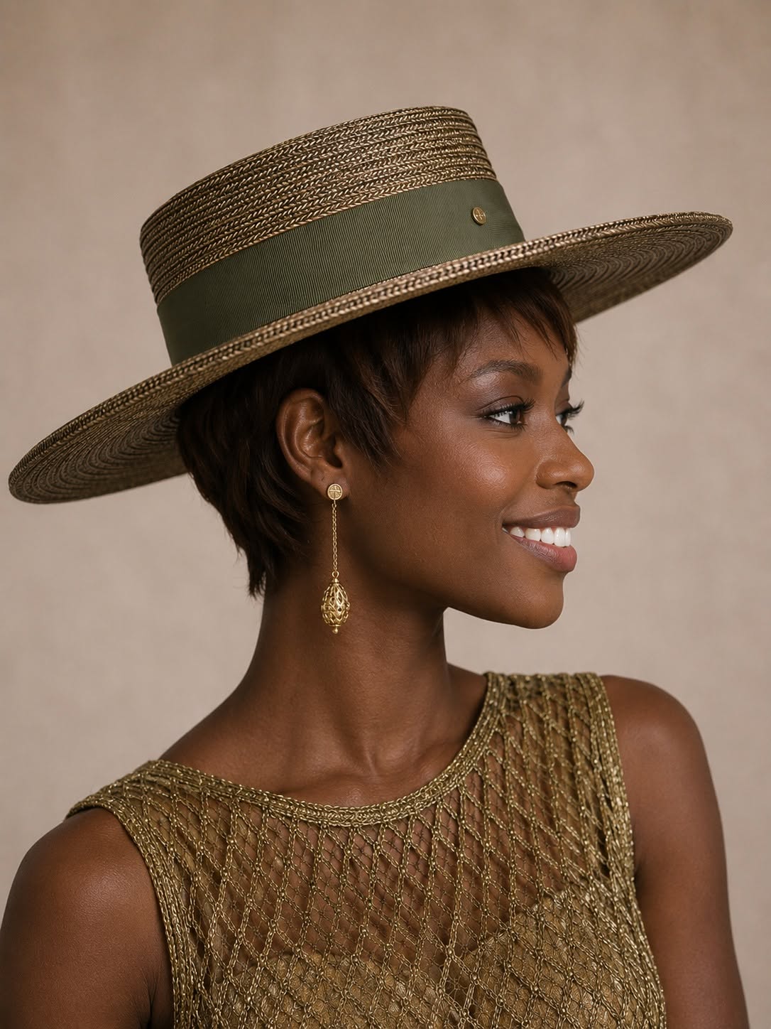 Profil du chapeau andalou femme vert militaire révélant ses lignes pures et son élégante silhouette | Cap-Chapeau