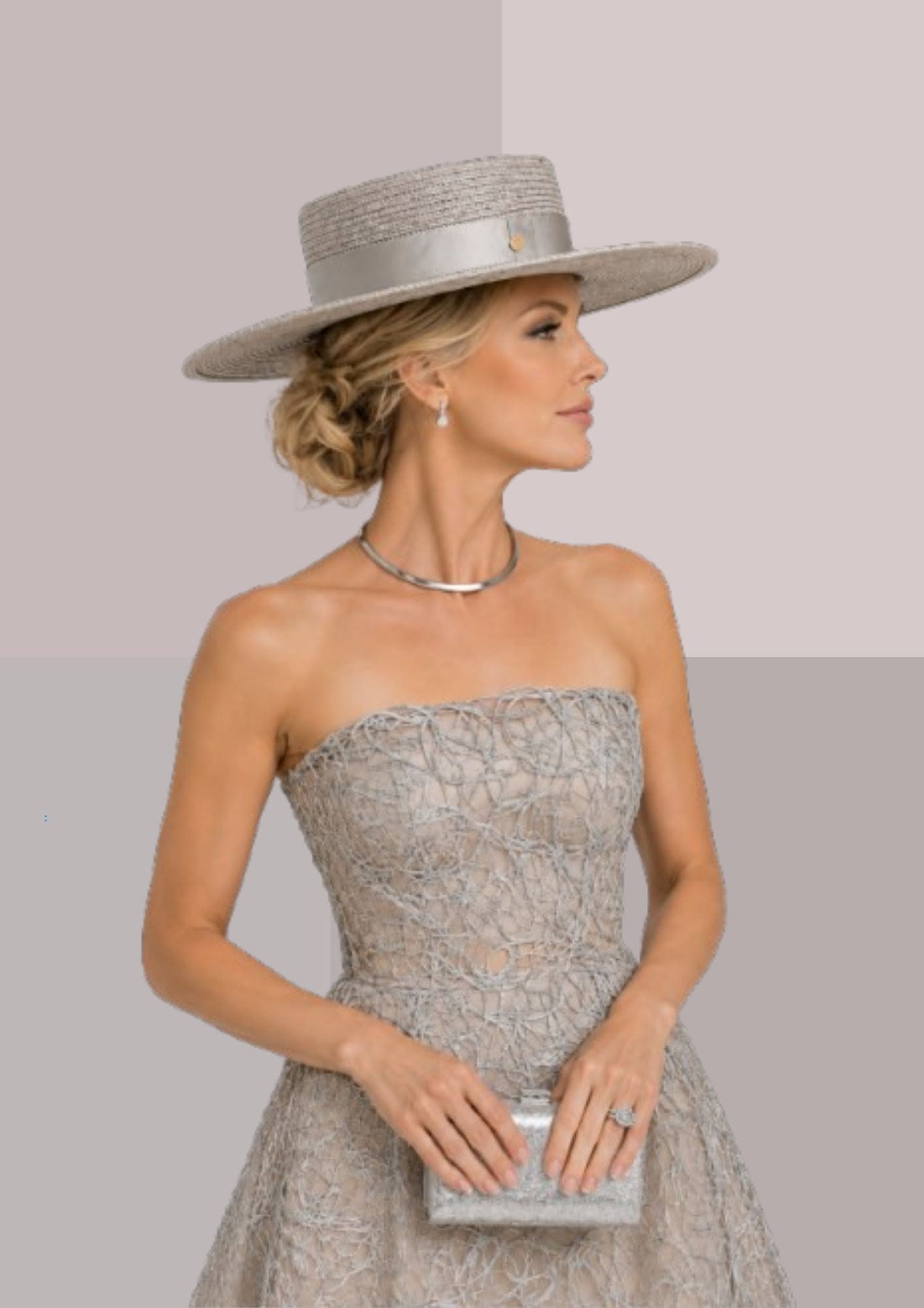 Chapeau andalou femme gris perle de profil avec robe argentée et pochette | Cap-Chapeau