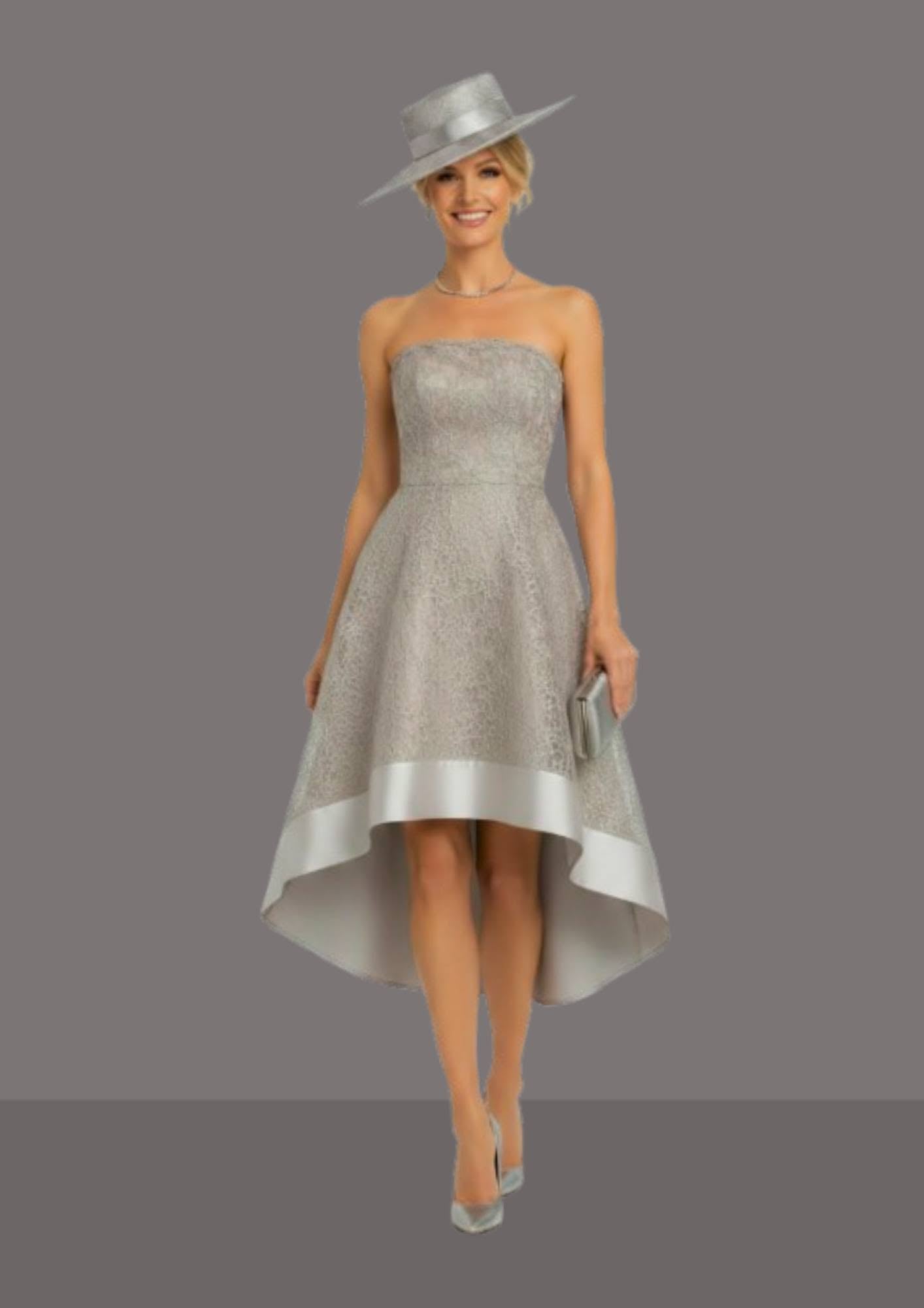Chapeau andalou femme gris perle porté avec une robe argentée asymétrique invitée de mariage | Cap-Chapeau