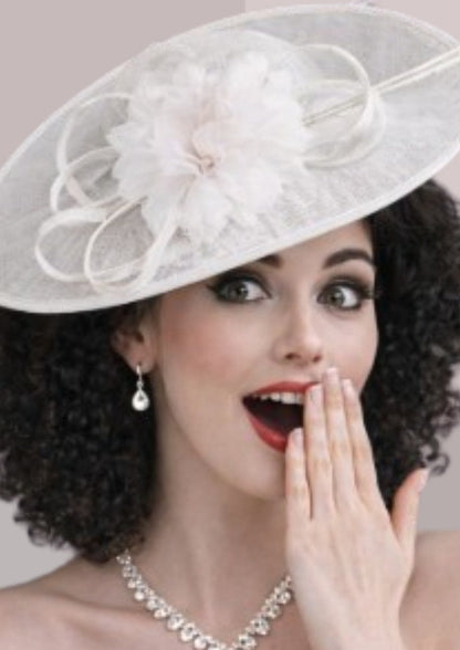 chapeau mariage femme chic - mariée en blanc | Cap-Chapeau