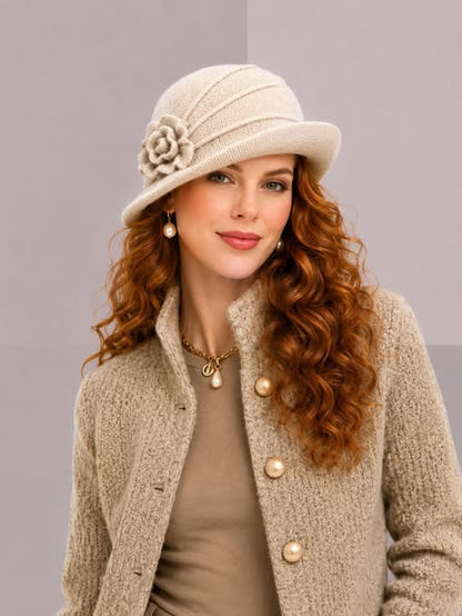 Chapeau cloche femme ventre de biche porté de trois-quarts, modèle rétro inspiré du chapeau année 20 femme | Cap-Chapeau