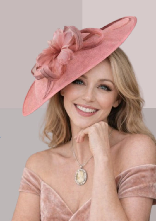 Chapeau femme mariage chic  en nude rosé | Cap-Chapeau