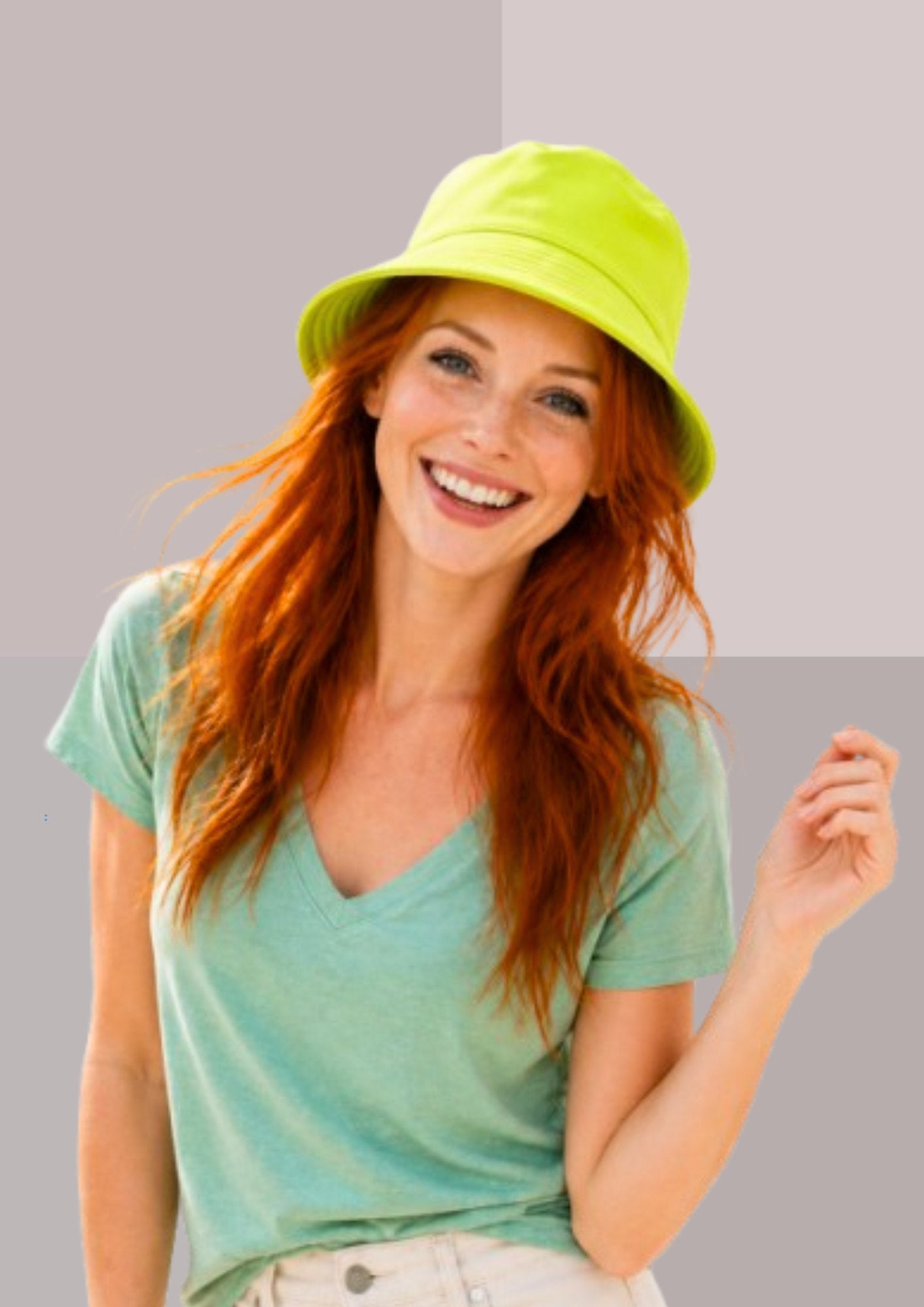 jolie rousse au teint frais typiquement colorimétrie printemps portant un chapeau bob vert-jaune eclatant | Cap-Chapeau