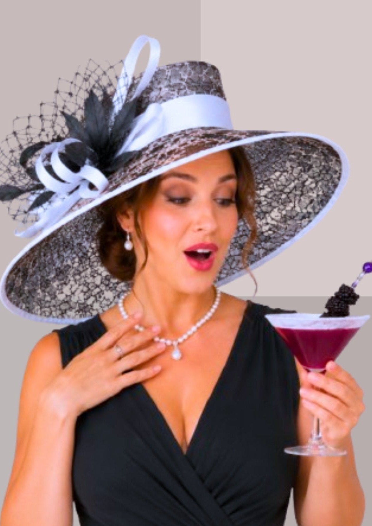 Chapeau de mariage mere de la mariée en organza noir transparent et rubans blancs. | Cap-Chapeau