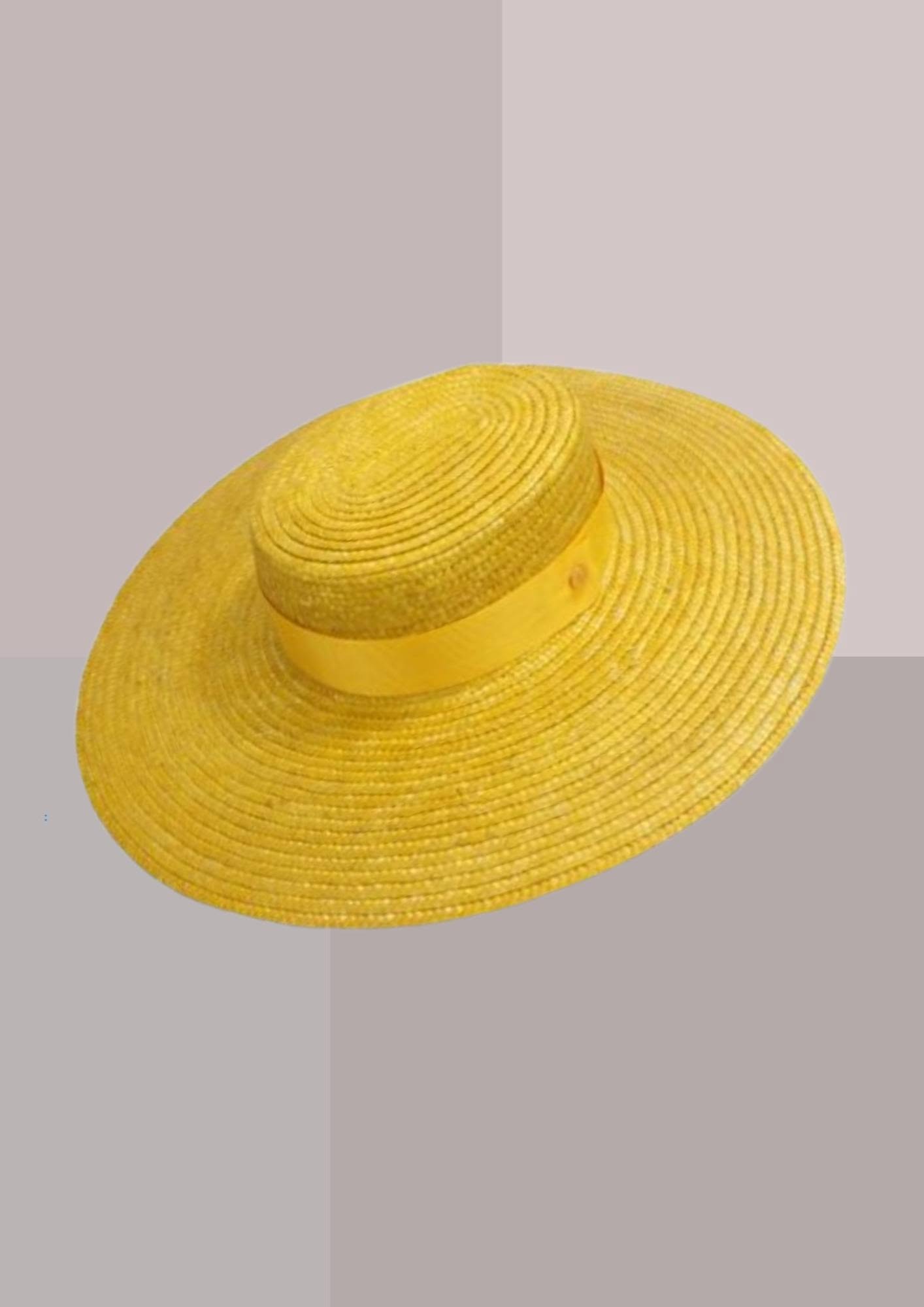Vue de dessus du chapeau andalou femme bouton d'or mettant en valeur la forme du canotier sévillan | Cap-Chapeau